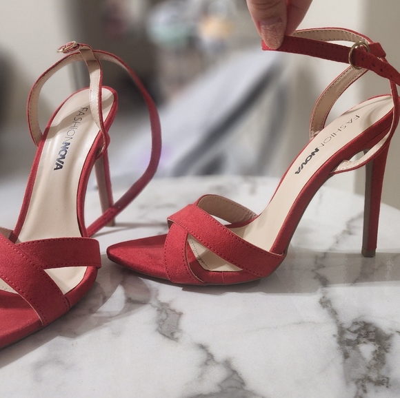 Red heels - Picture 2 of 2